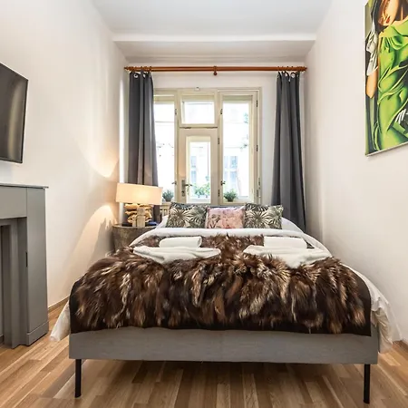 Wishlist Residences - National Theatre Prag